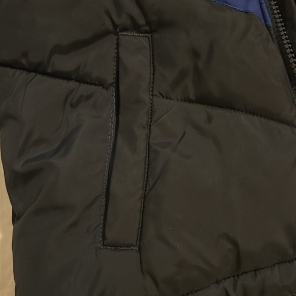 Nike Black and Blue Chevron Puffer Jacket - Picture 5 of 10